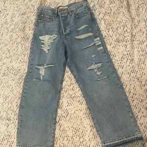 Levi’s distressed  rib cage straight 29x27